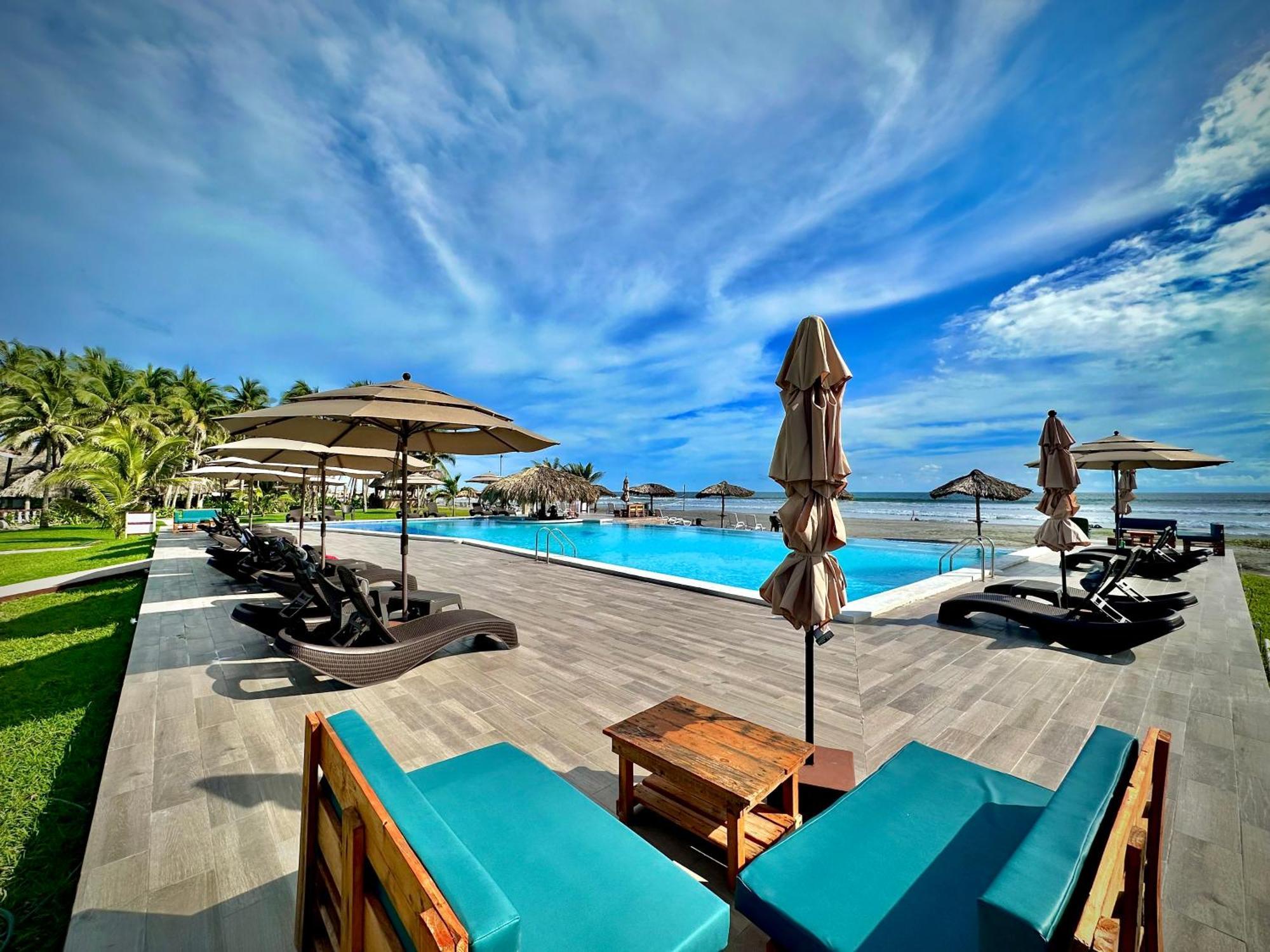 Hotel Tesoro Beach San Luis La Herradura Exteriör bild
