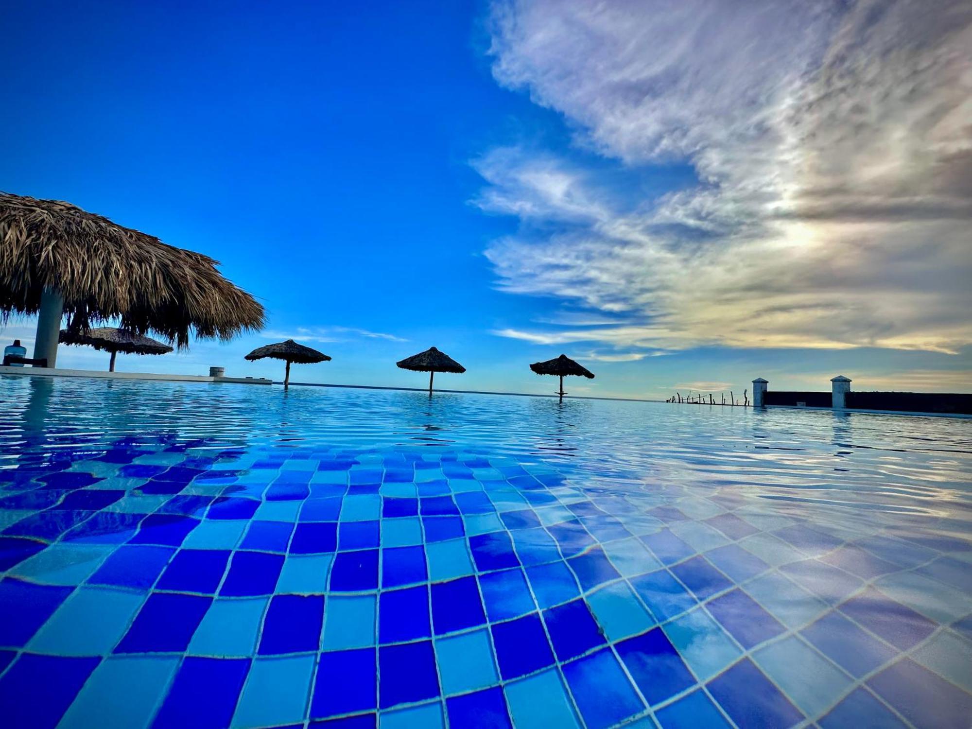 Hotel Tesoro Beach San Luis La Herradura Exteriör bild
