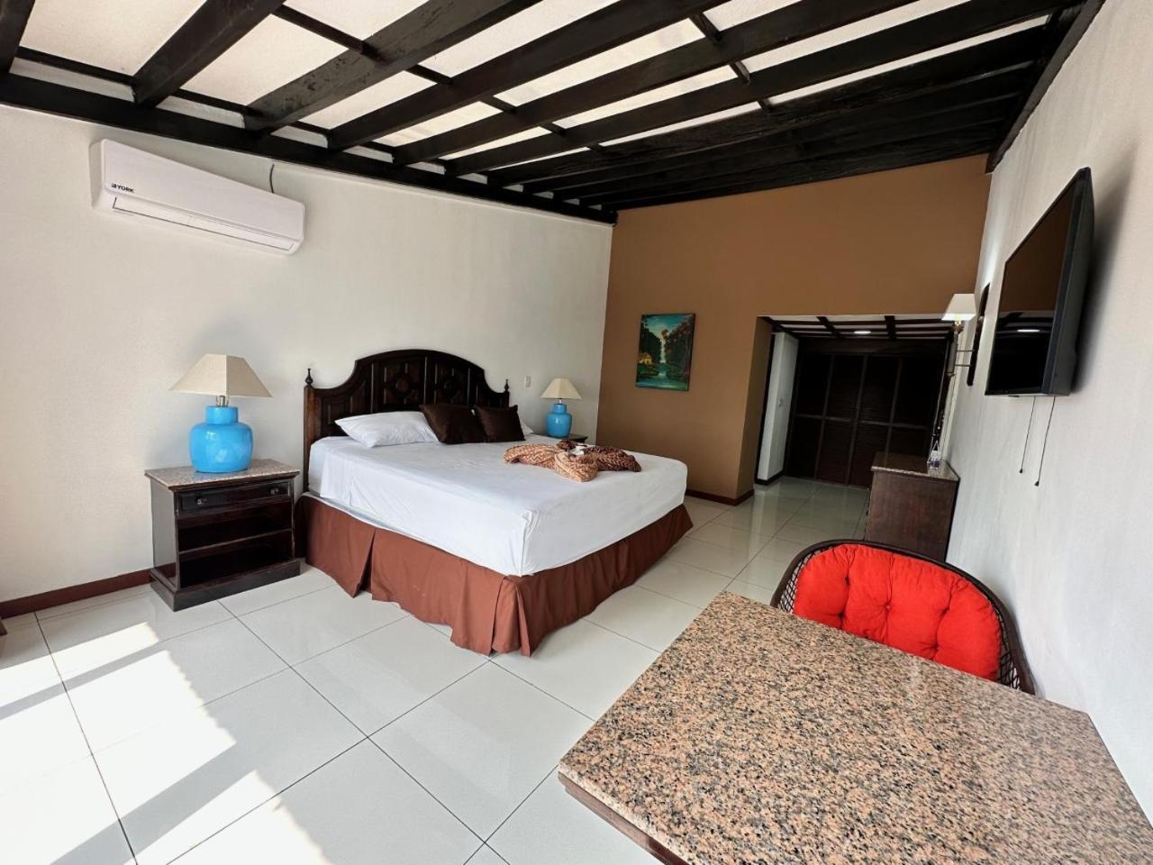 Hotel Tesoro Beach San Luis La Herradura Exteriör bild