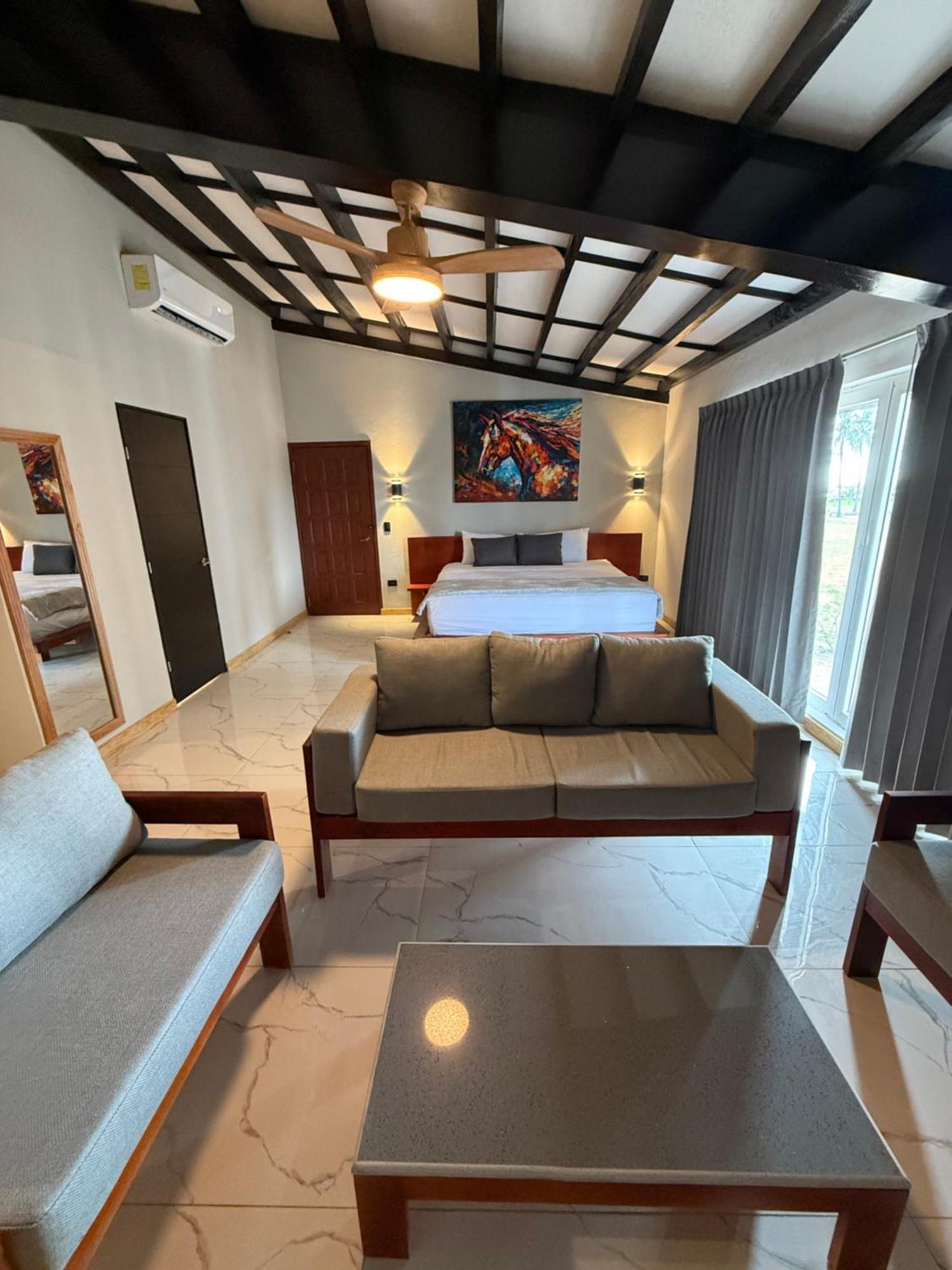 Hotel Tesoro Beach San Luis La Herradura Exteriör bild